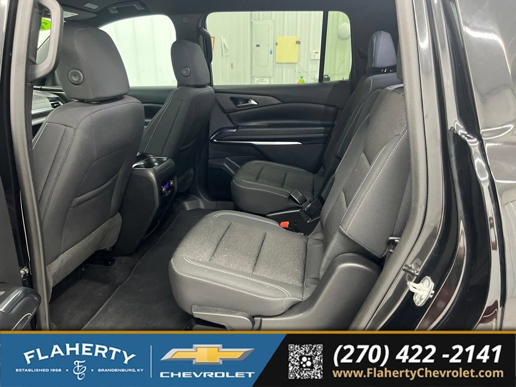 Used 2025 Chevrolet Traverse LT FWD image 11