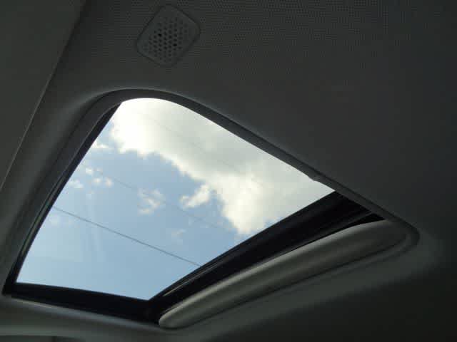 Used 2024 Toyota Sienna XLE FWD image 7
