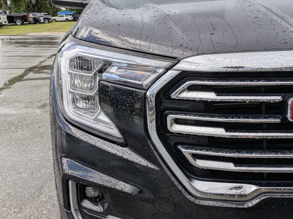 Used 2024 GMC Terrain SLT AWD/4WD image 9