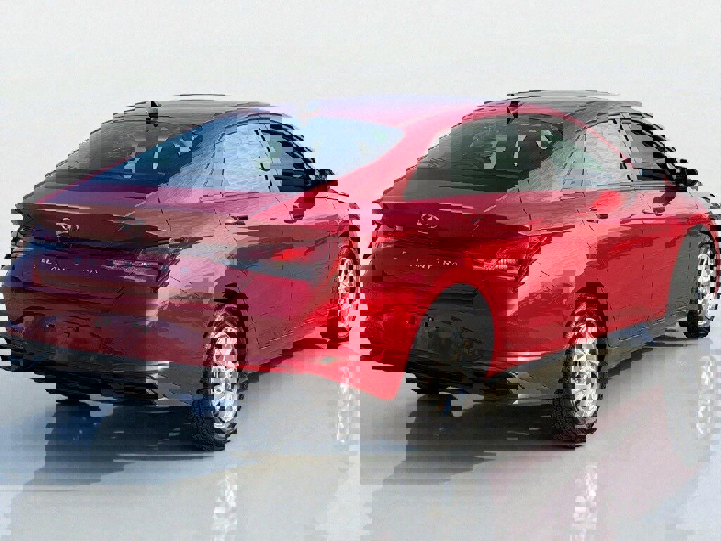 Certified 2023 Hyundai Elantra SE image 3