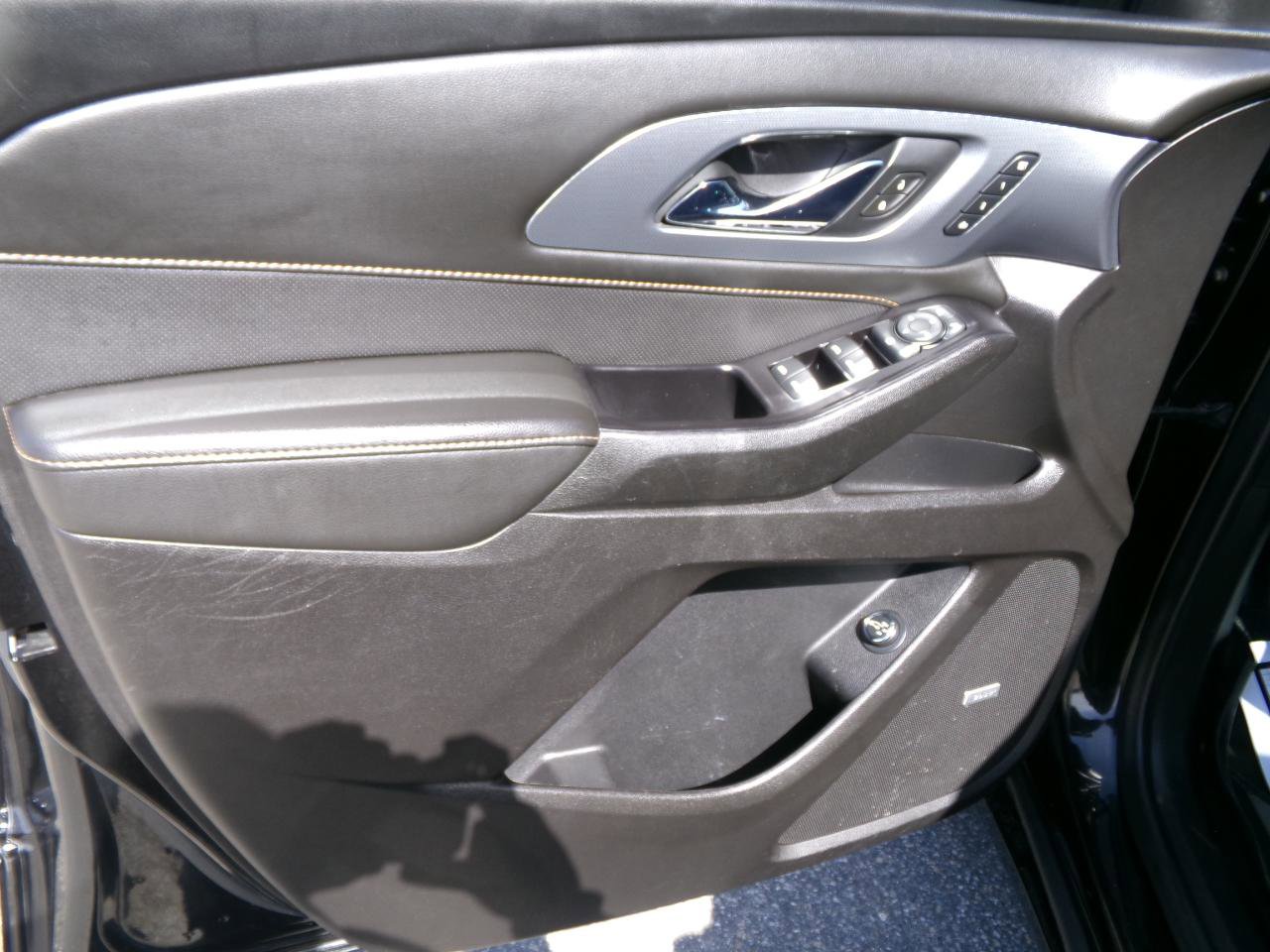 Used 2020 Chevrolet Traverse Premier w/ Redline Edition image 17
