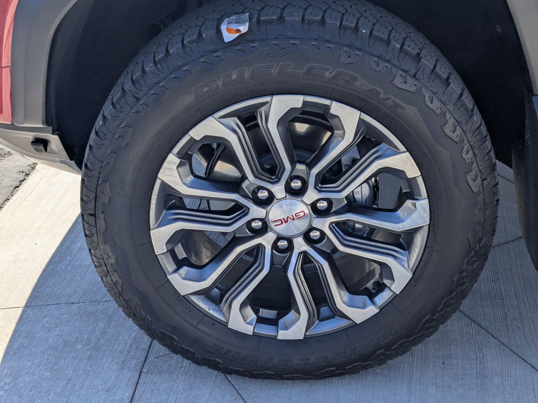 Used 2024 GMC Canyon Denali image 13