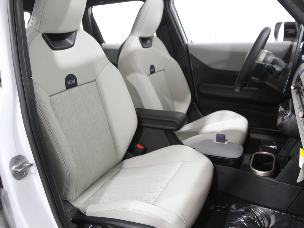 Certified 2025 MINI Cooper 4-Door Hardtop image 17