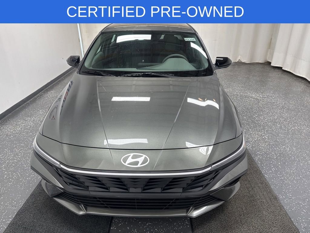 Used 2025 Hyundai Elantra SEL image 3