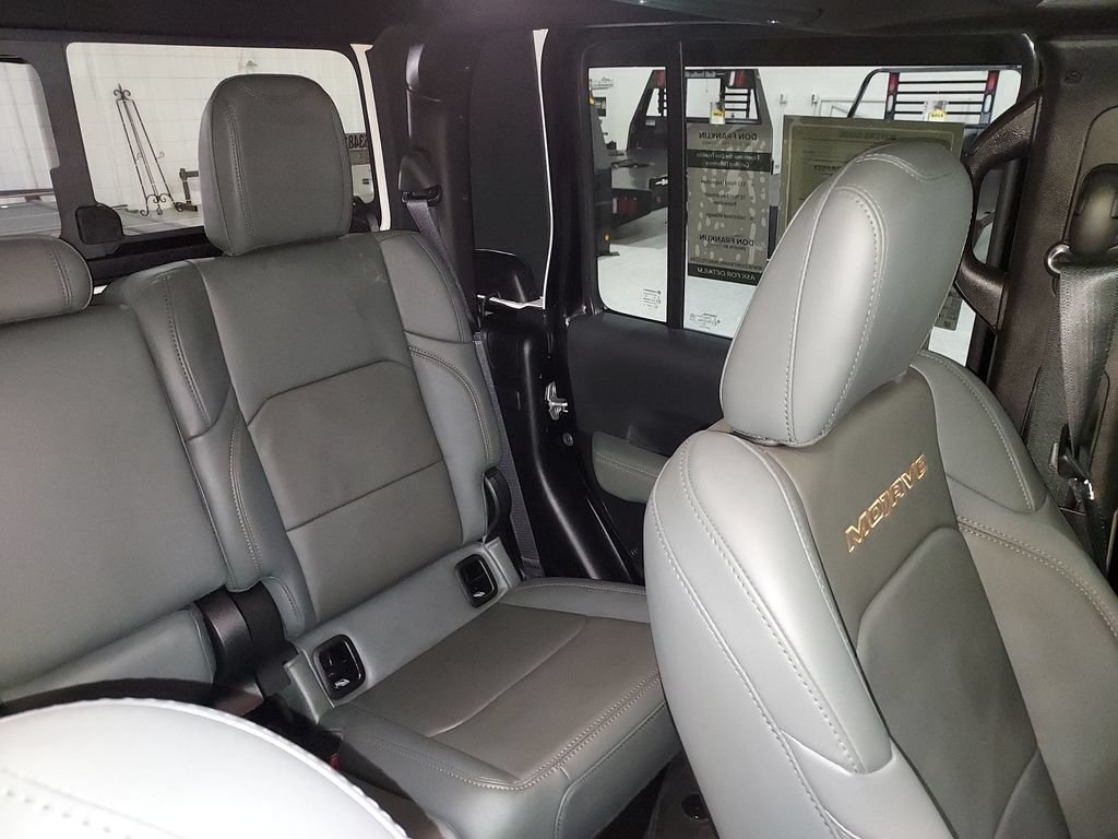 Used 2025 Jeep Gladiator Mojave AWD/4WD image 14