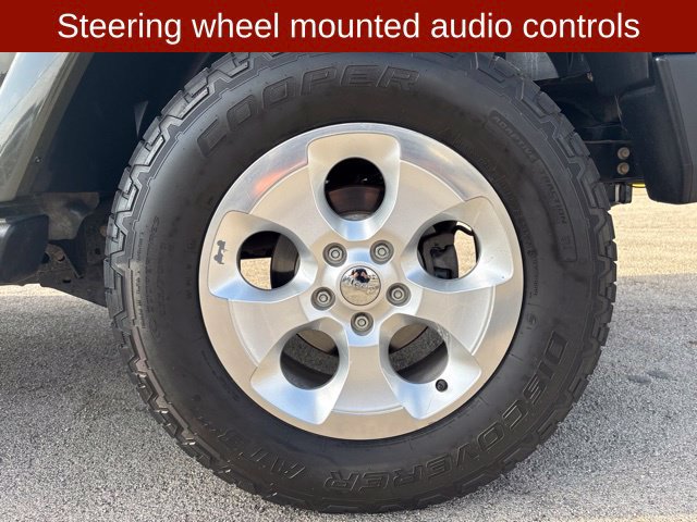 Used 2015 Jeep Wrangler Unlimited Sahara w/ Connectivity Group AWD/4WD image 9