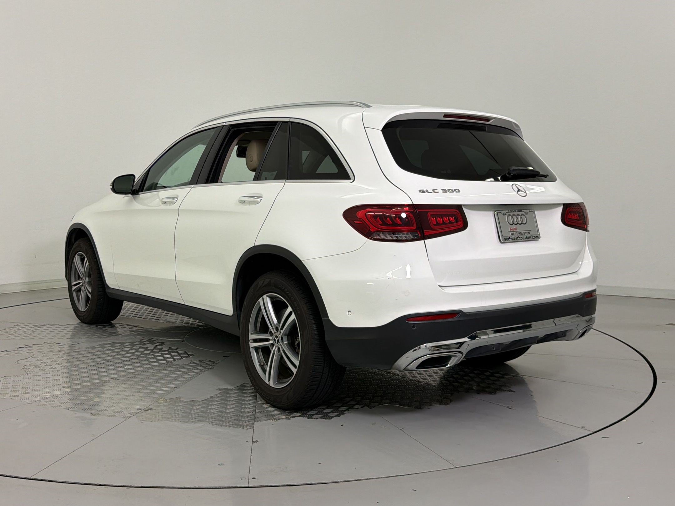 Used 2021 Mercedes-Benz GLC 300 image 3
