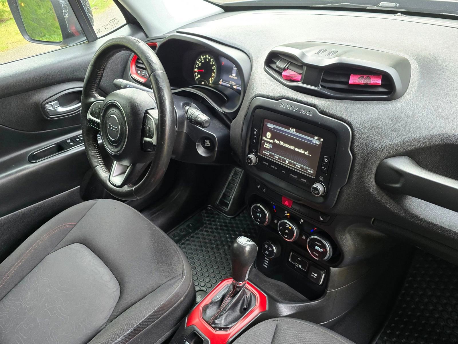 Used 2016 Jeep Renegade Trailhawk AWD/4WD image 11