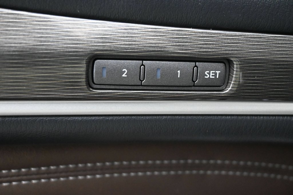 Used 2020 INFINITI QX60 Luxe w/ Essential Package FWD image 5