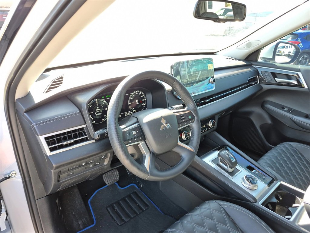 Used 2024 Mitsubishi Outlander 4WD Plug-In Hybrid image 32