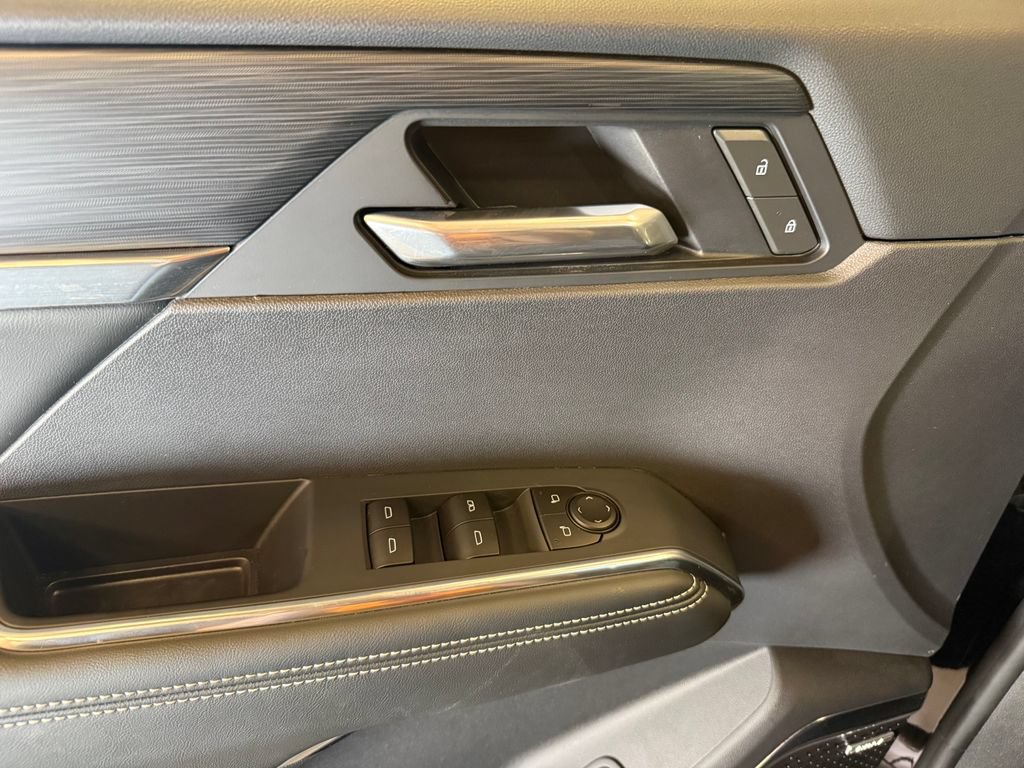 Used 2026 GMC Acadia Elevation w/ Elevation Premium Package AWD/4WD image 18