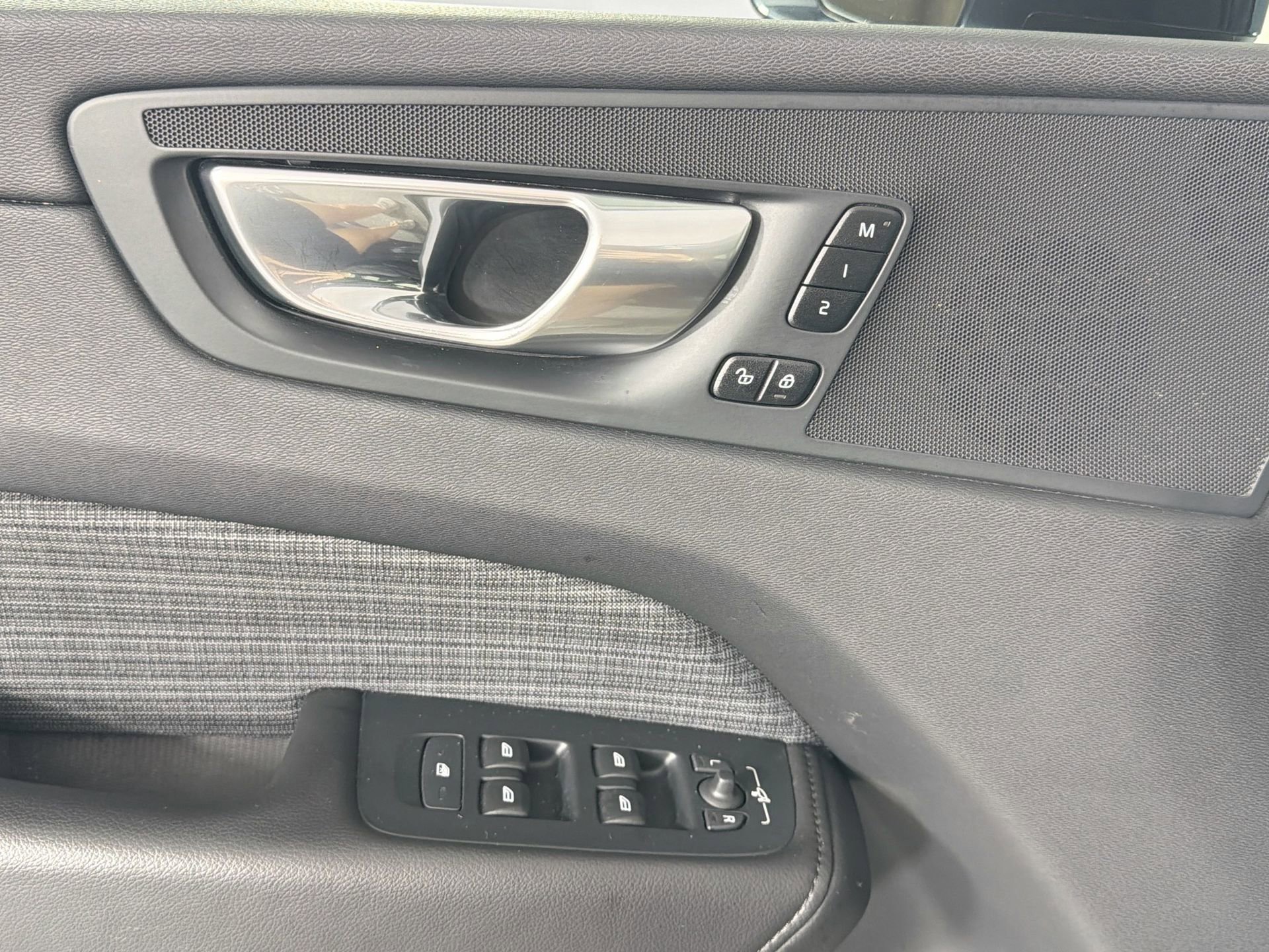 Certified 2023 Volvo XC60 B5 Core AWD/4WD image 17