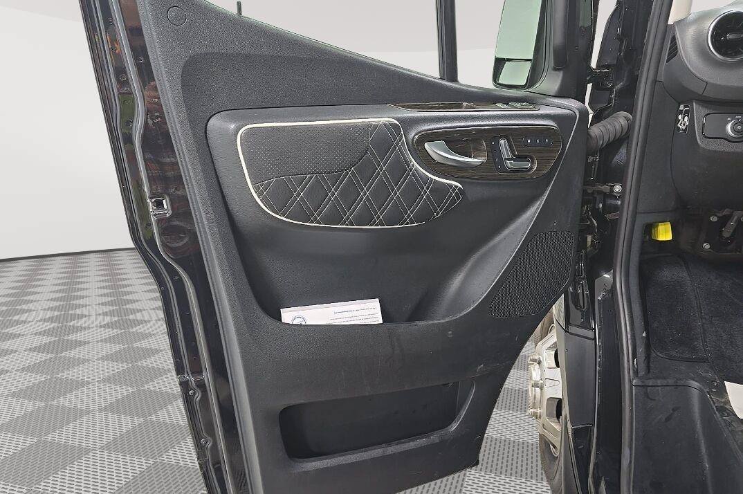 Used 2023 Mercedes-Benz Sprinter 3500 image 14