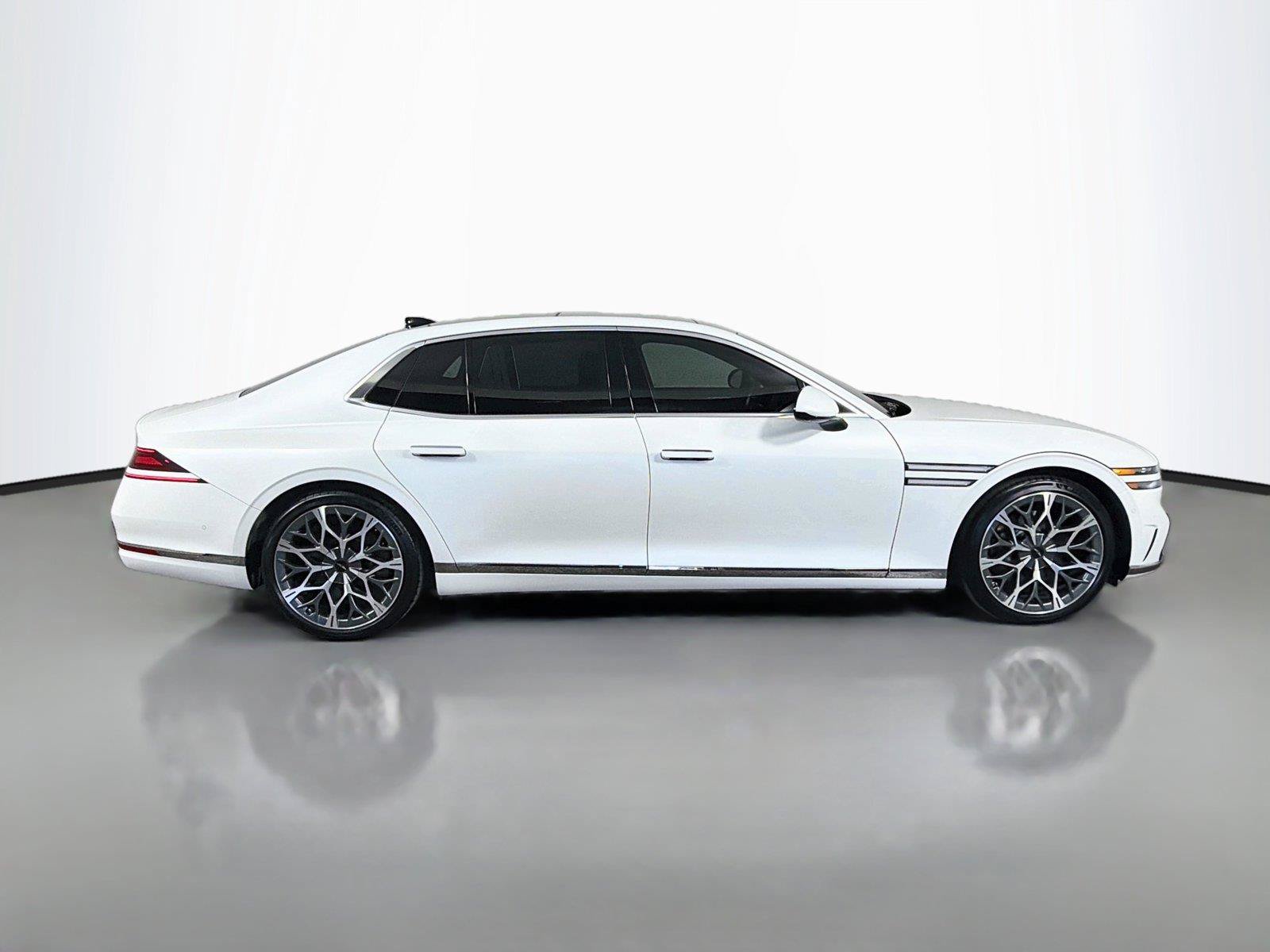Used 2023 Genesis G90 3.5T AWD/4WD image 4