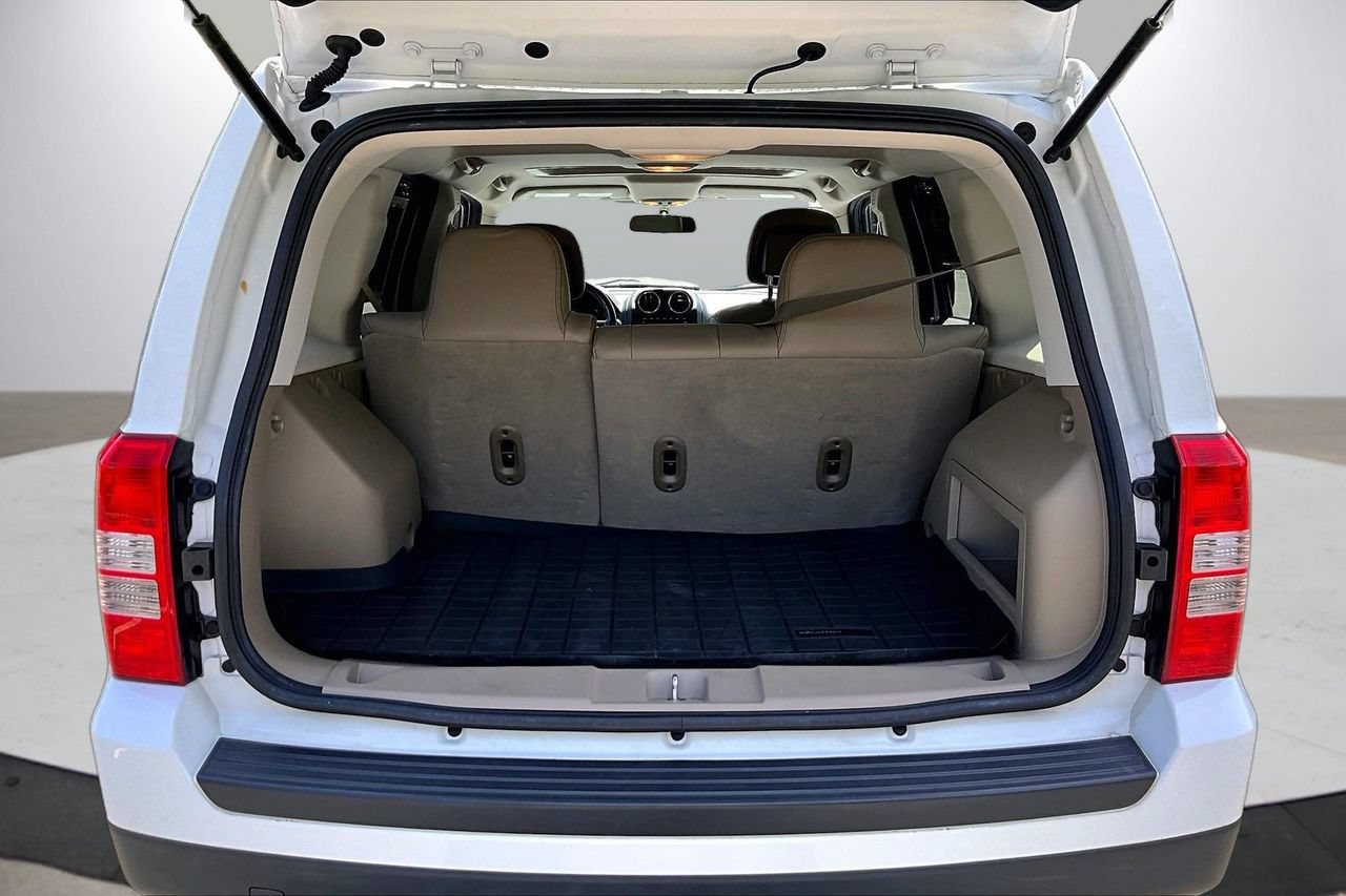 Used 2015 Jeep Patriot High Altitude FWD image 23