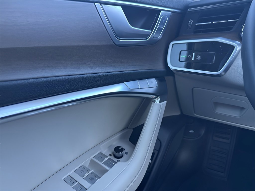Used 2025 Audi A6 Premium Plus image 30