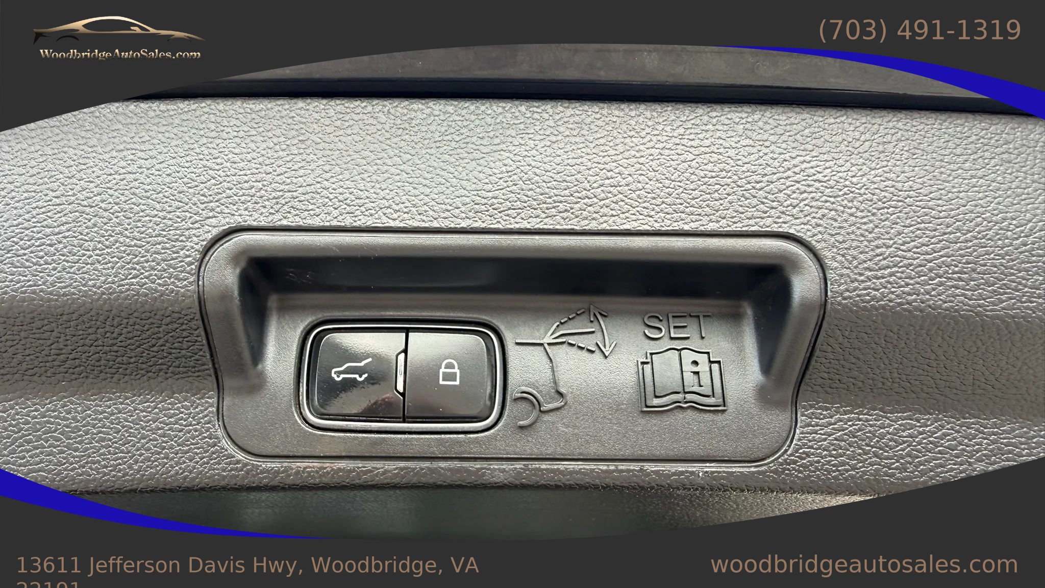 Used 2020 Ford Explorer XLT w/ Equipment Group 202A AWD/4WD image 34