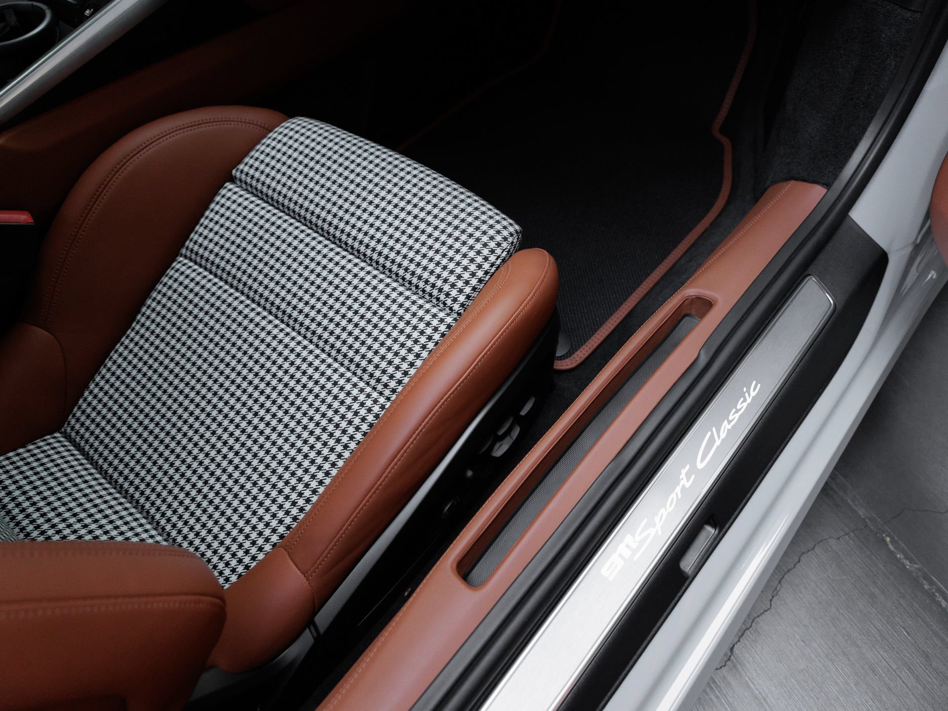 Certified 2023 Porsche 911 Sport Classic RWD image 42