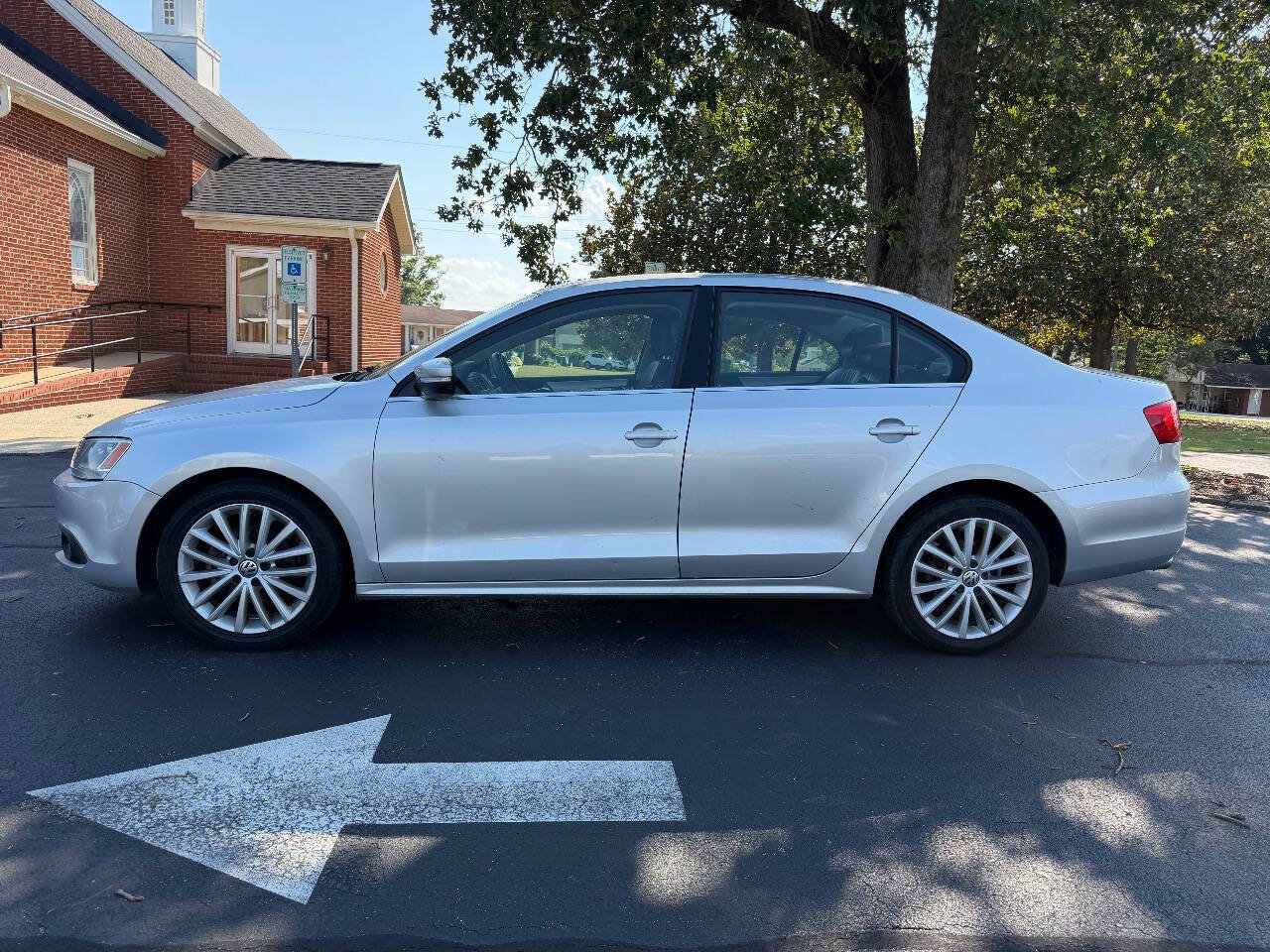 Used 2011 Volkswagen Jetta SEL FWD image 8