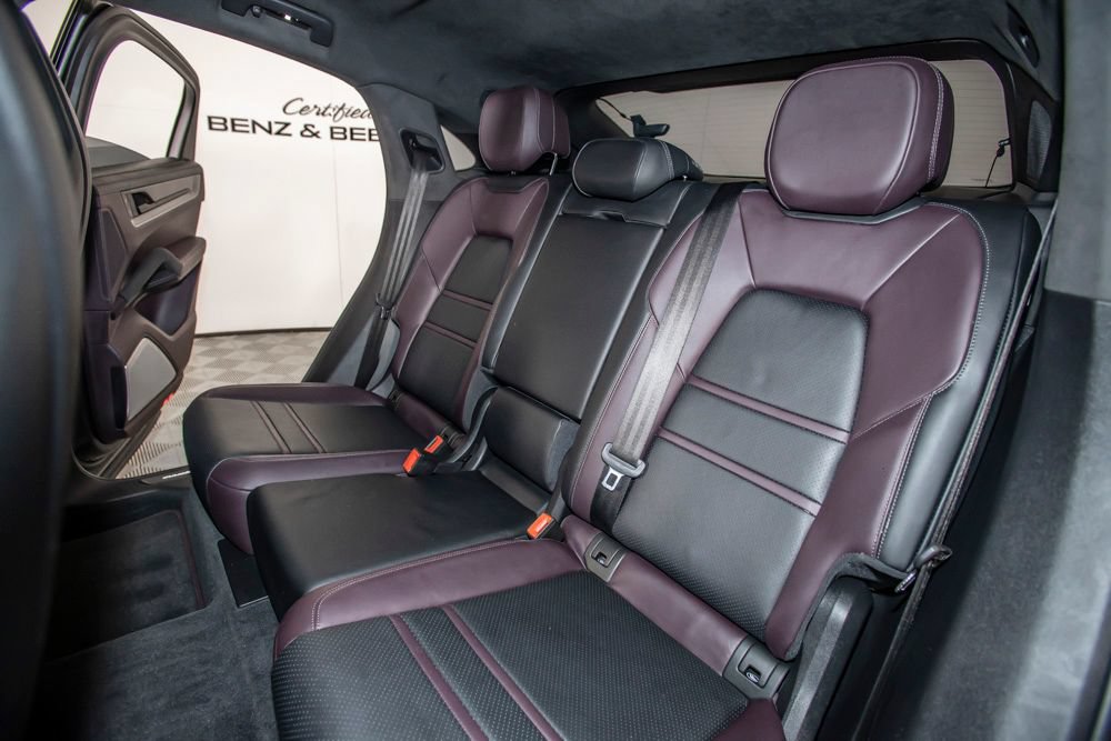 Used 2024 Porsche Cayenne Turbo AWD/4WD image 14