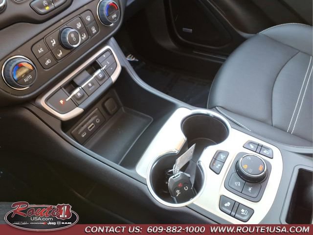 Used 2024 GMC Terrain Denali w/ Denali Premium Package image 32