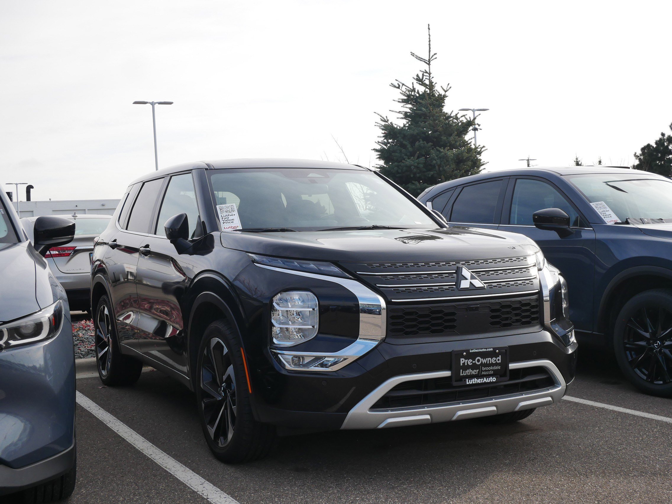 Used 2024 Mitsubishi Outlander SE image 1