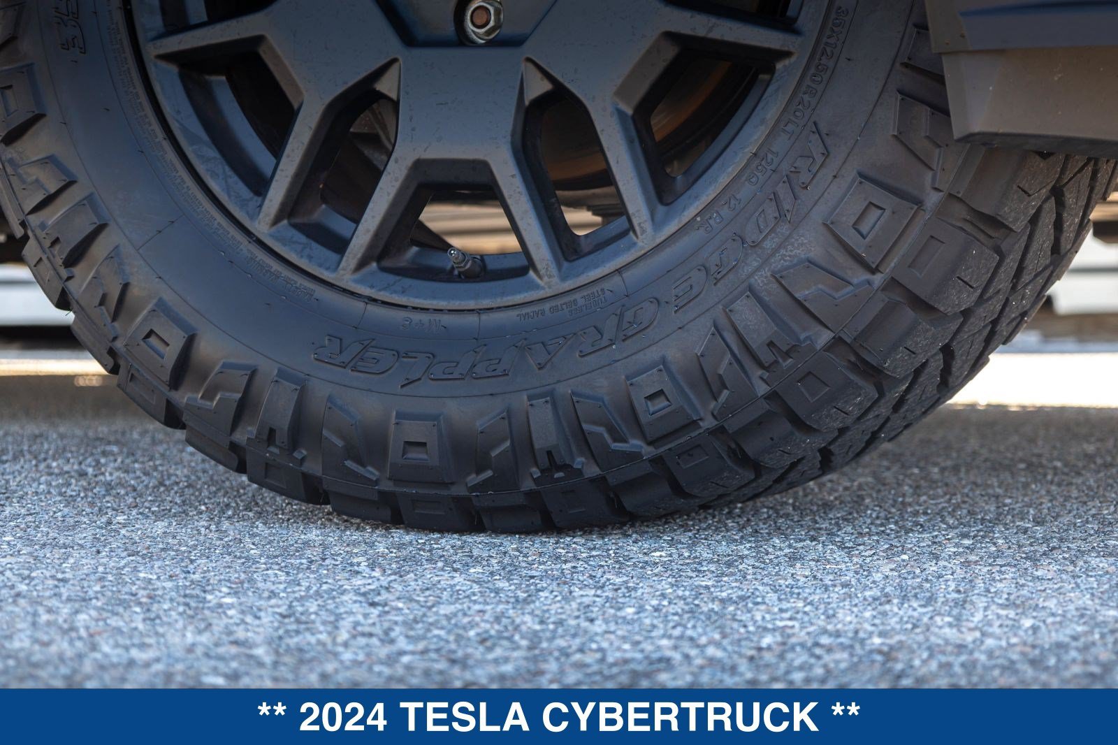 Used 2024 Tesla Cybertruck Cyberbeast AWD/4WD image 17
