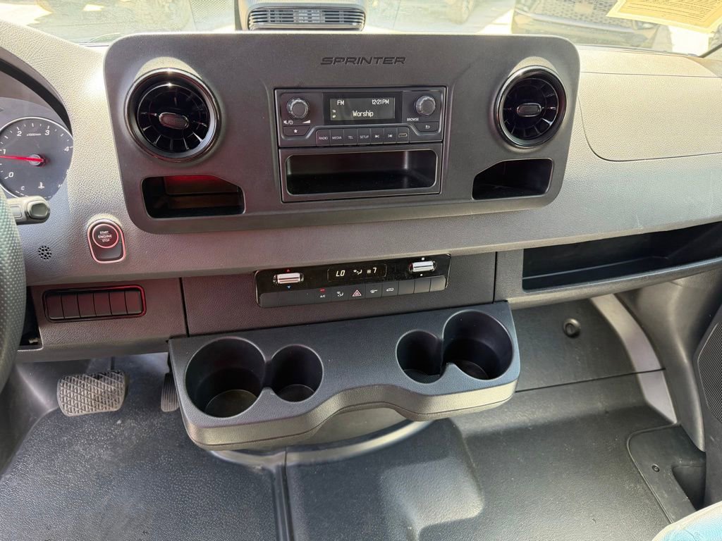 Used 2025 Mercedes-Benz Sprinter 2500 image 21