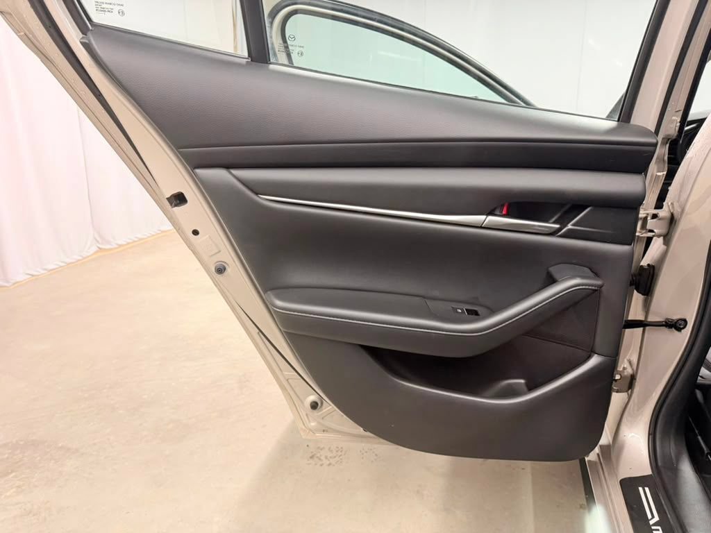 Used 2022 MAZDA MAZDA3 s FWD image 35