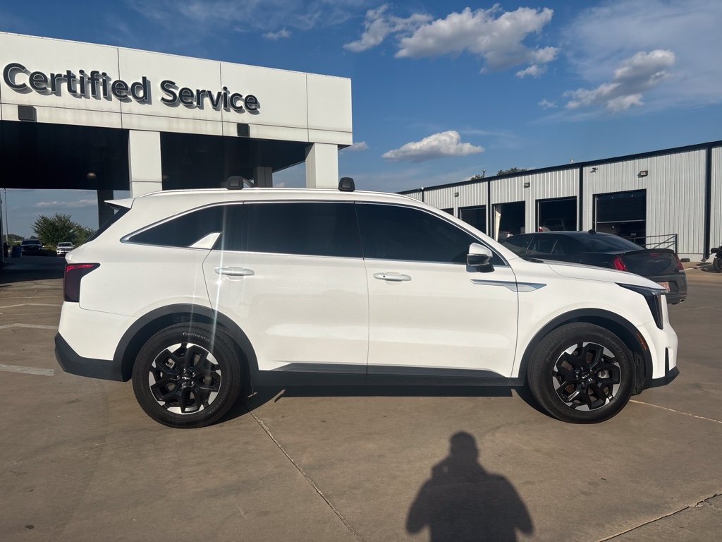 Used 2025 Kia Sorento S w/ Panoramic Sunroof Package FWD image 7