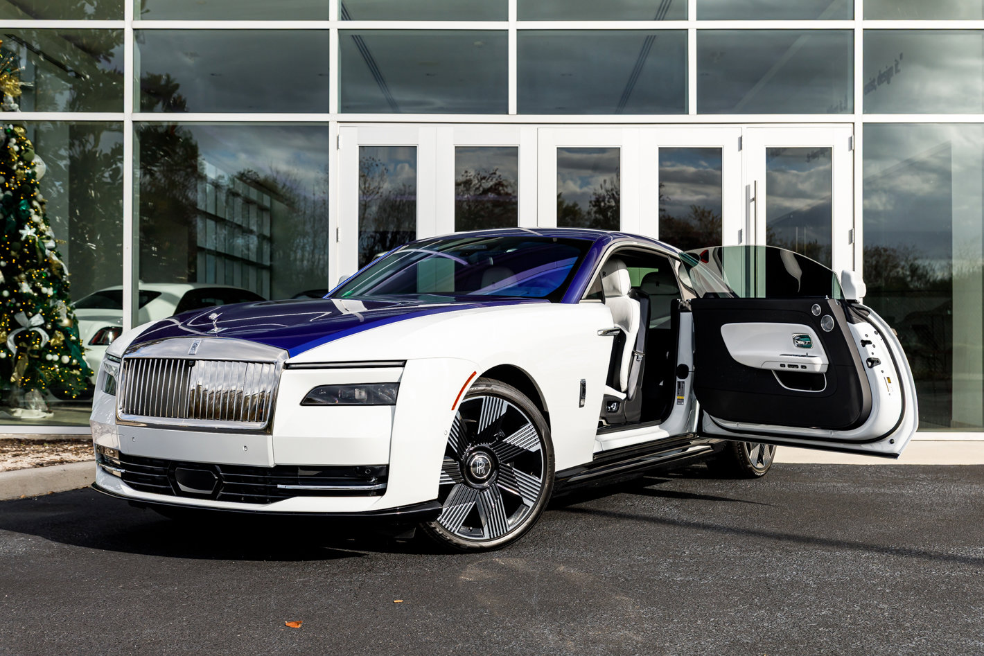 Used 2024 Rolls-Royce Spectre w/ Spectre Launch Package AWD/4WD image 4