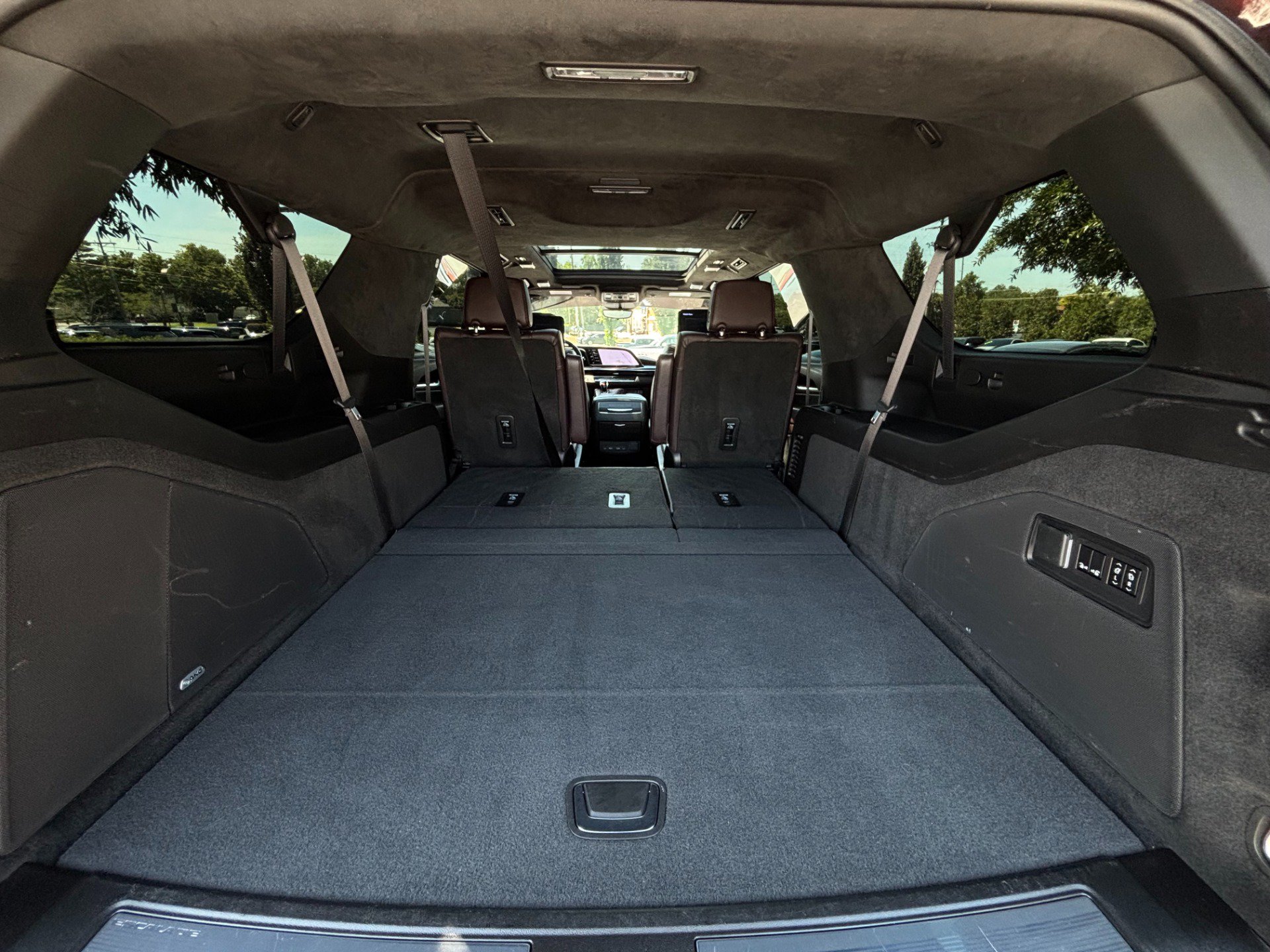 Used 2023 Cadillac Escalade ESV V AWD/4WD image 33