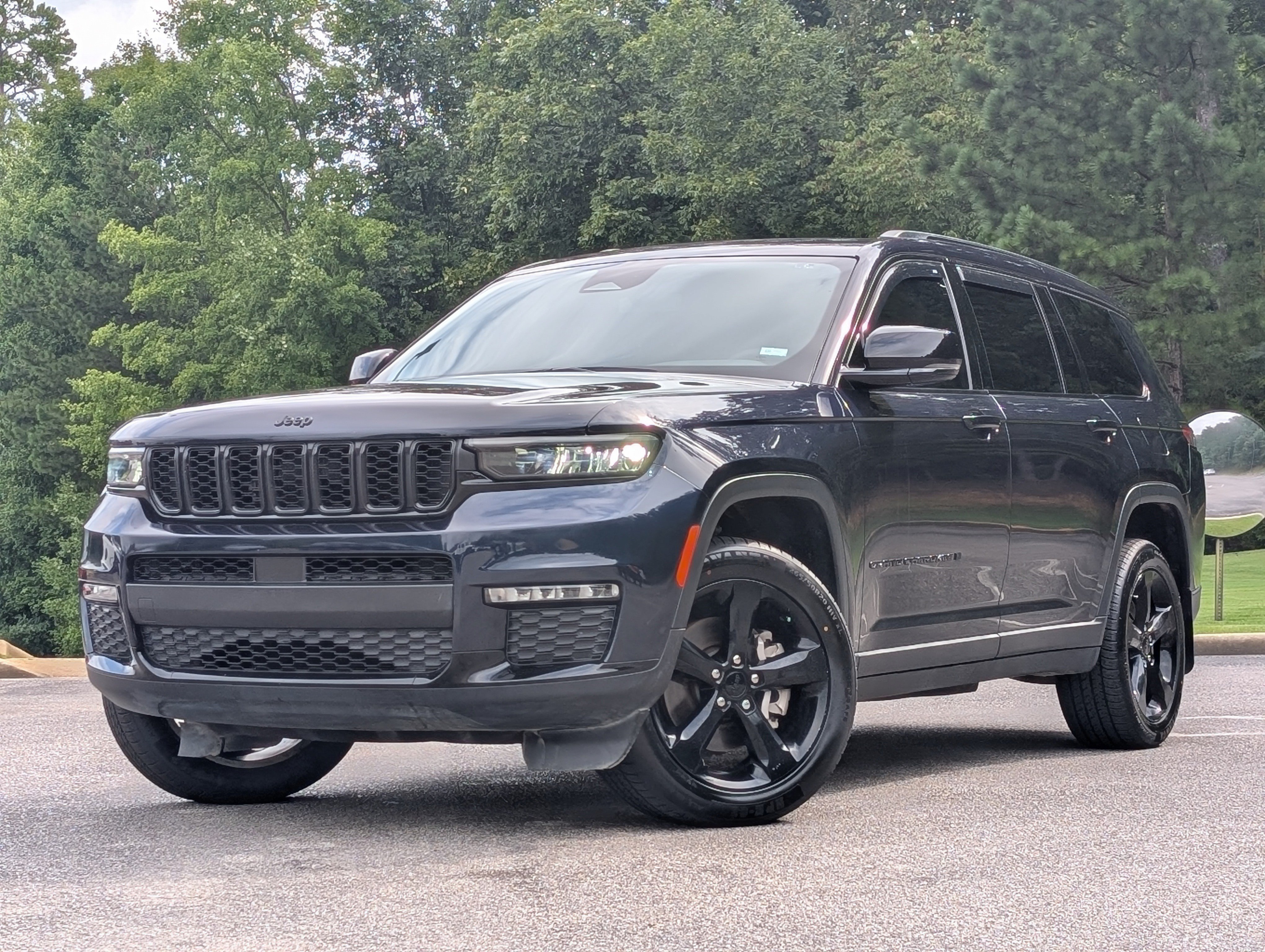 Used 2024 Jeep Grand Cherokee L Limited w/ Black Appearance Package AWD/4WD image 4