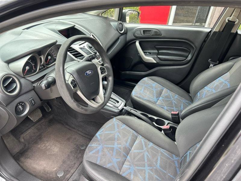 Used 2013 Ford Fiesta SE image 5