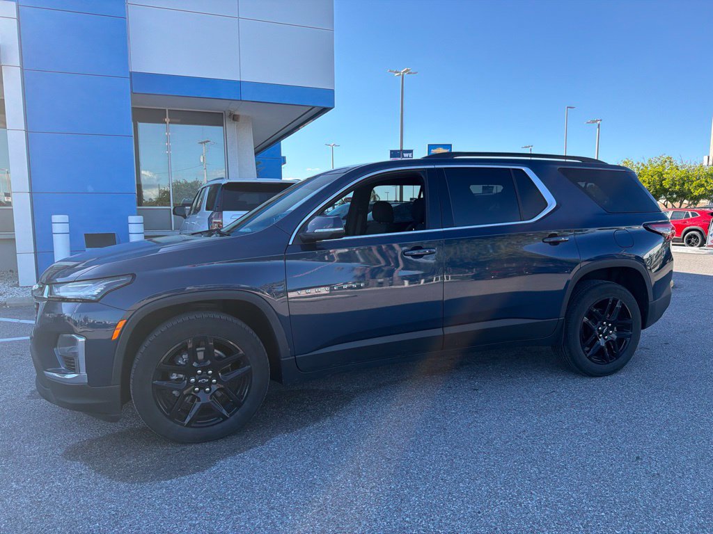 Used 2022 Chevrolet Traverse LT FWD image 3