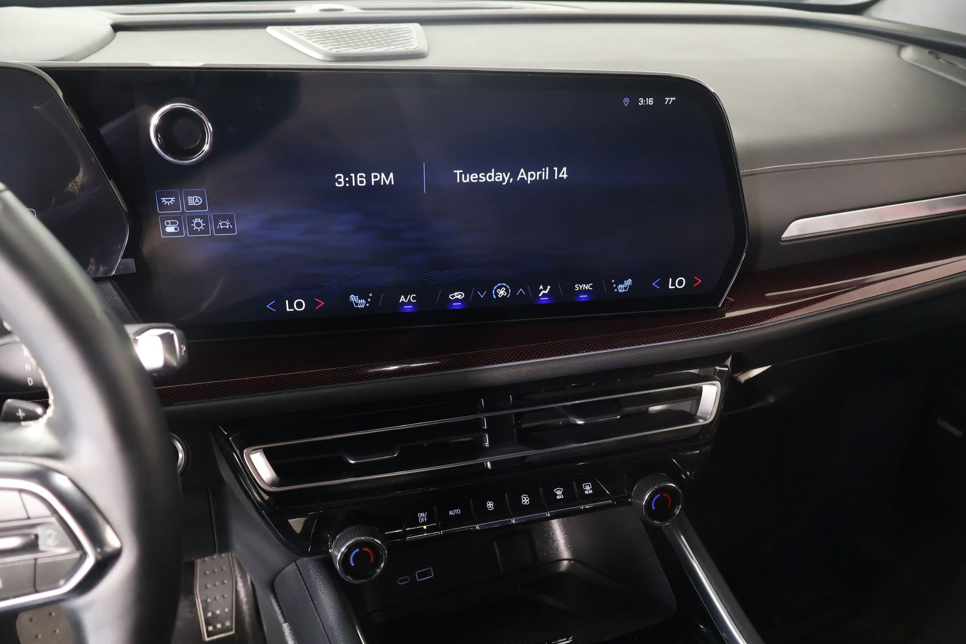 Used 2024 Chevrolet Traverse Z71 w/ Enhanced Driving Package image 5