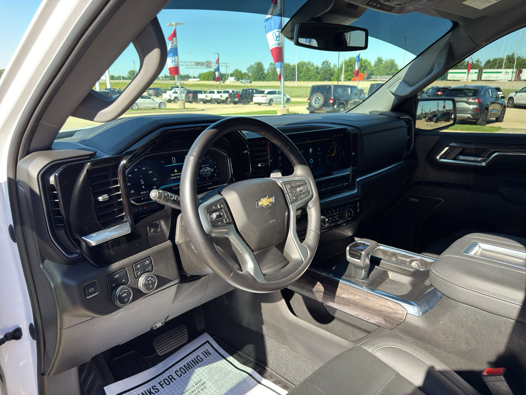 Used 2022 Chevrolet Silverado 1500 LTZ AWD/4WD image 9