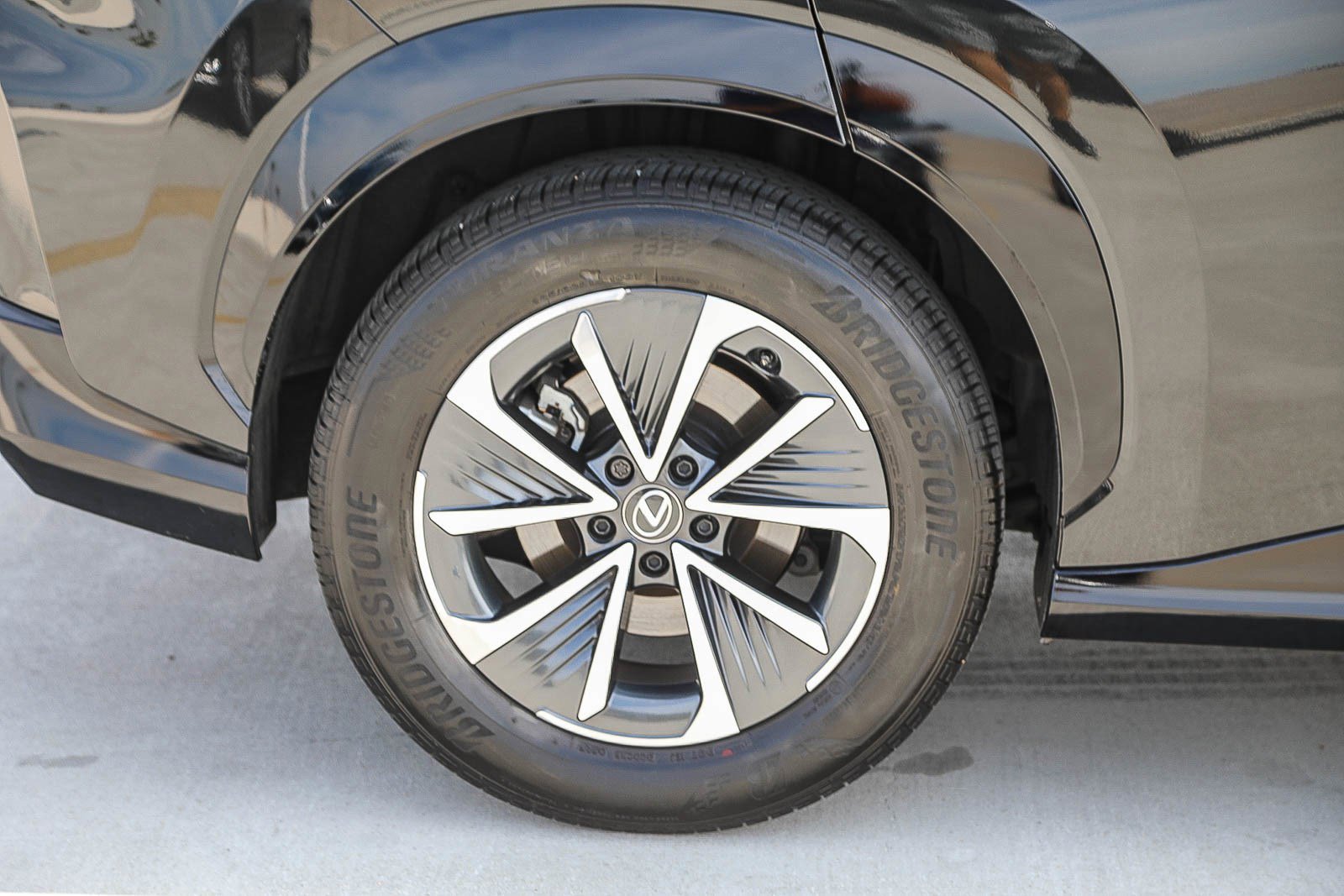 Used 2025 Lexus RZ 300e image 11