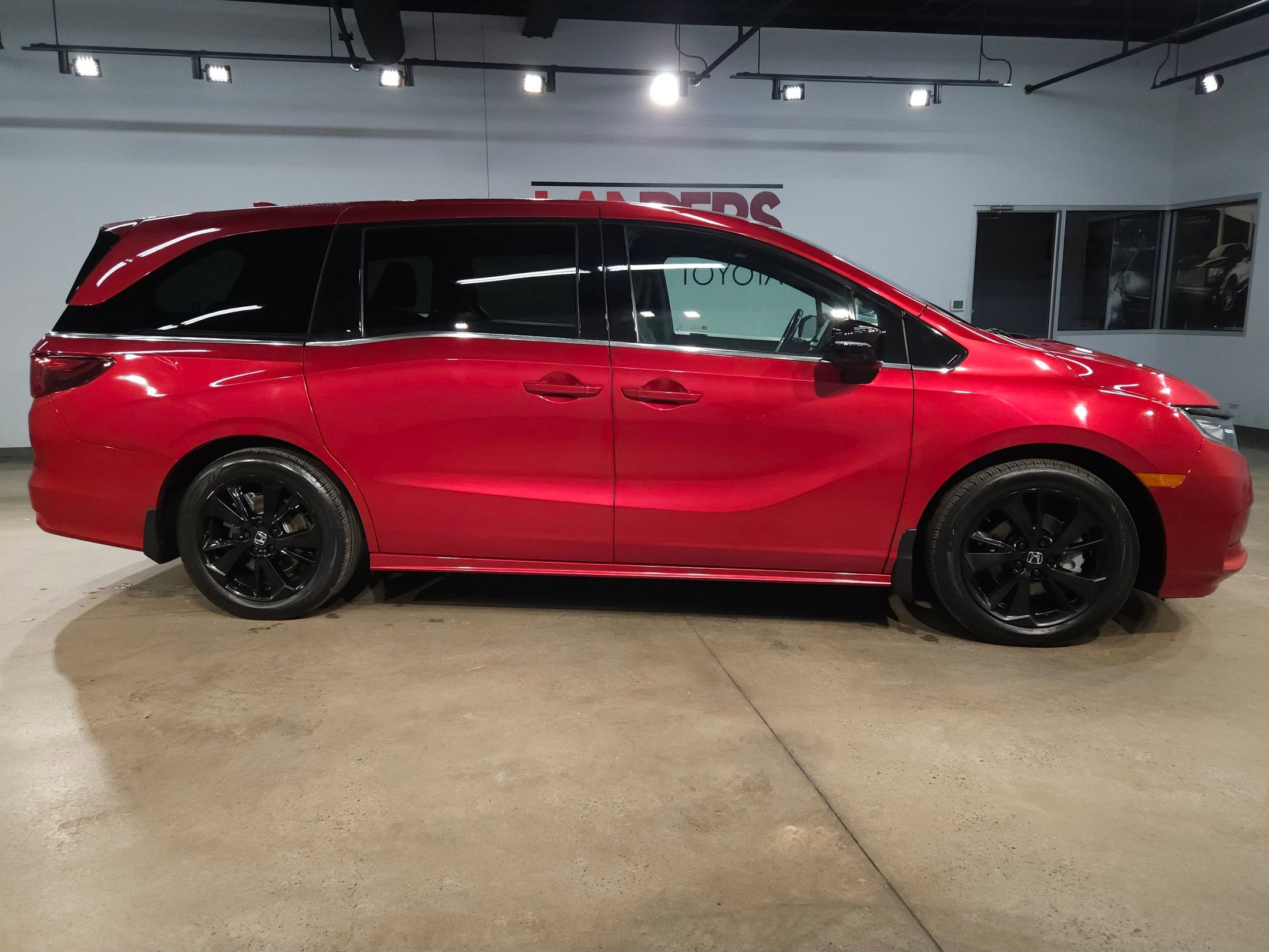 Used 2023 Honda Odyssey Sport image 8