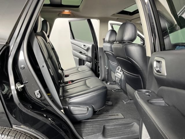 Used 2020 Nissan Pathfinder Platinum FWD image 48