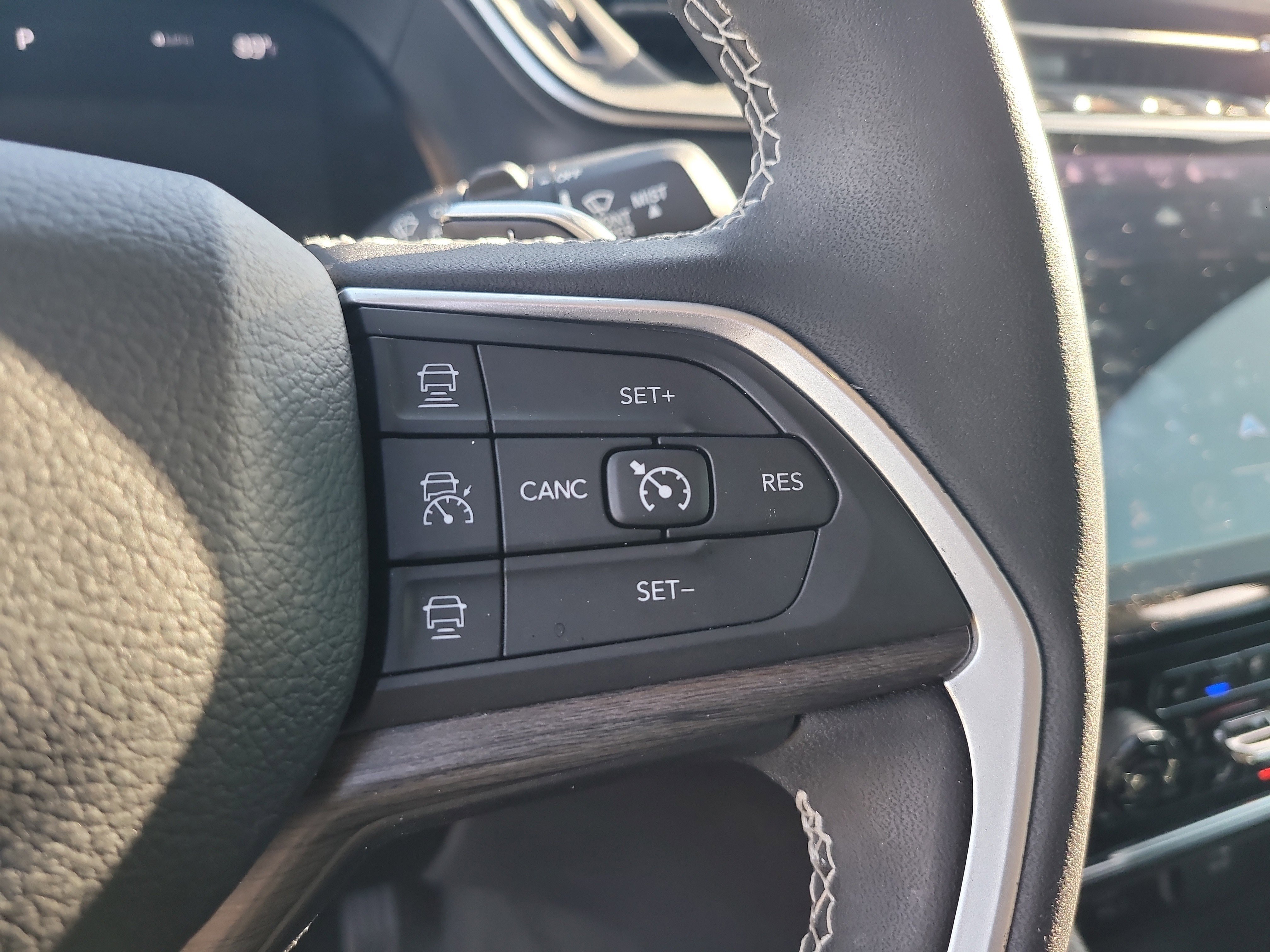 Used 2023 Jeep Grand Cherokee L Limited w/ Luxury Tech Group II RWD image 29