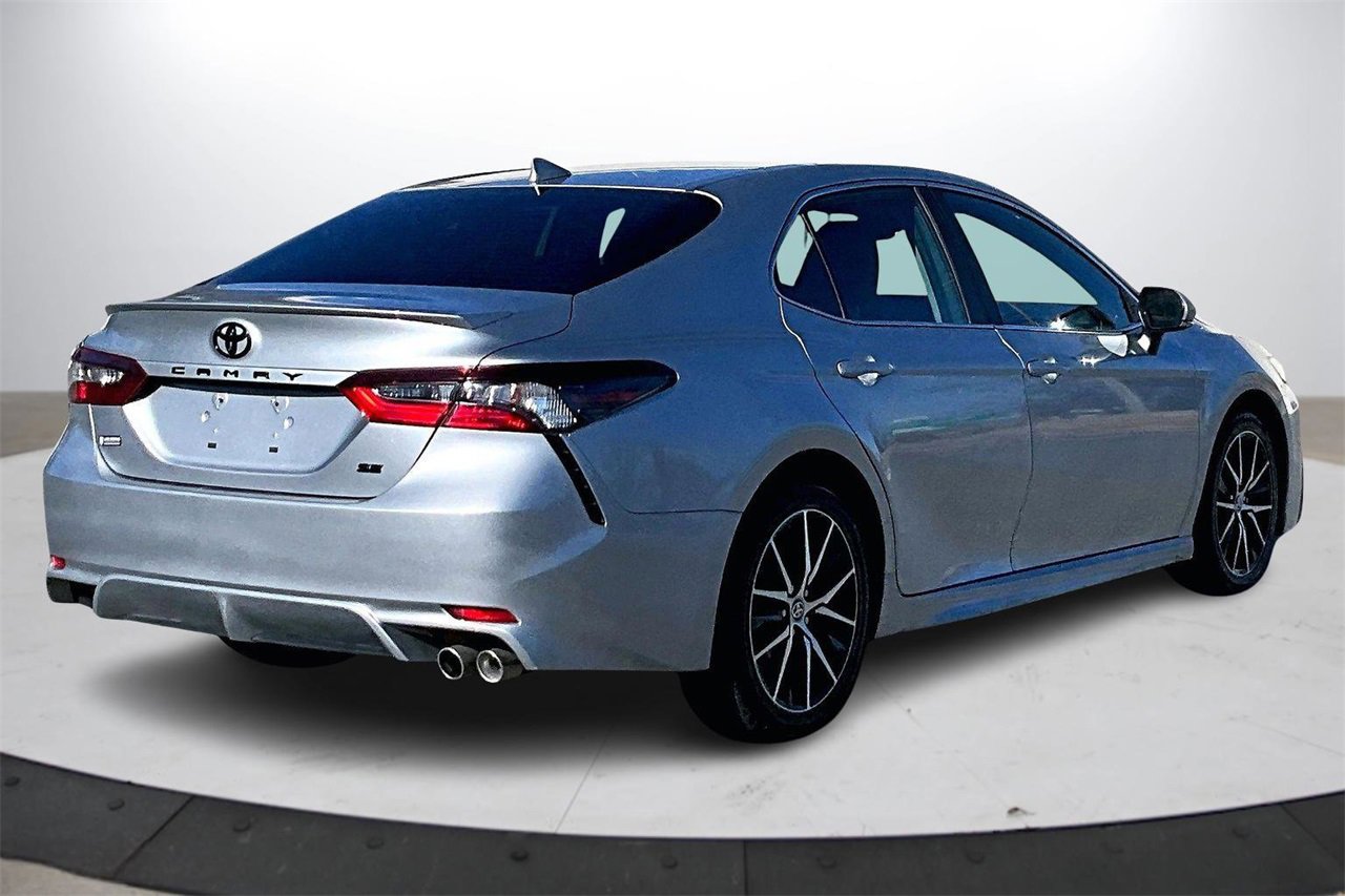 Used 2024 Toyota Camry SE image 9