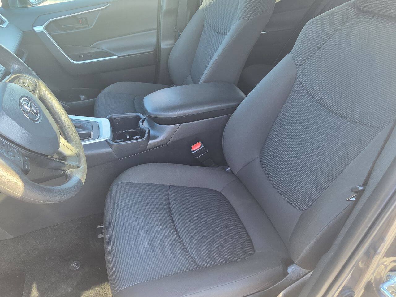 Used 2025 Toyota RAV4 LE AWD/4WD image 8