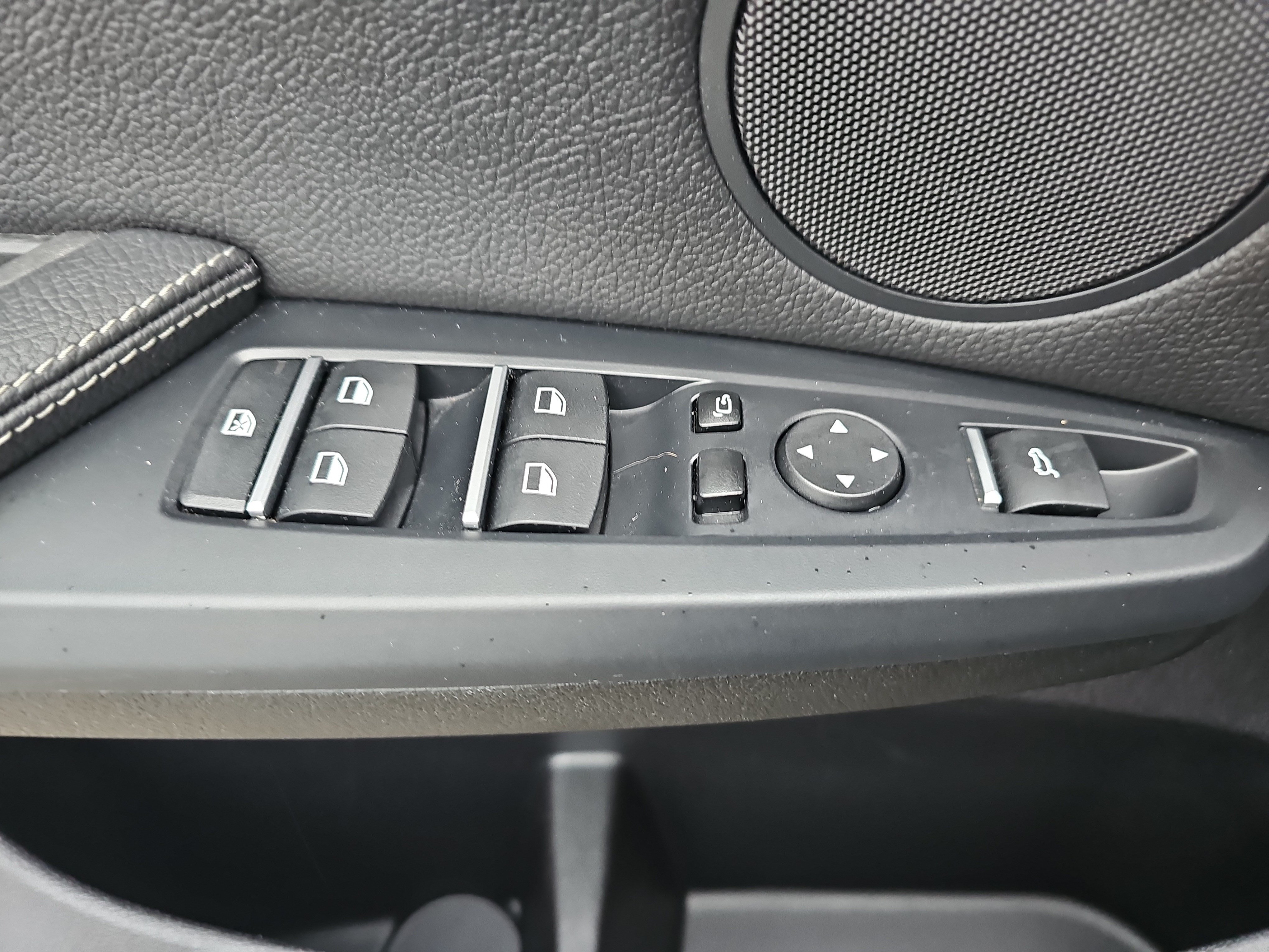 Used 2017 BMW X3 xDrive28i AWD/4WD image 29