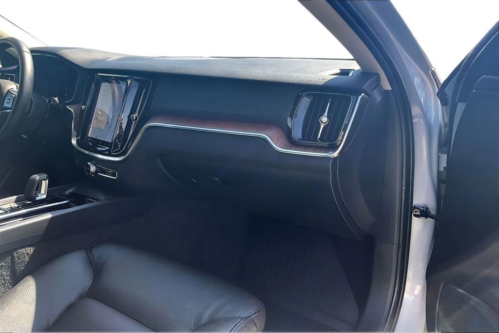 Used 2024 Volvo V60 B5 Cross Country Plus image 15