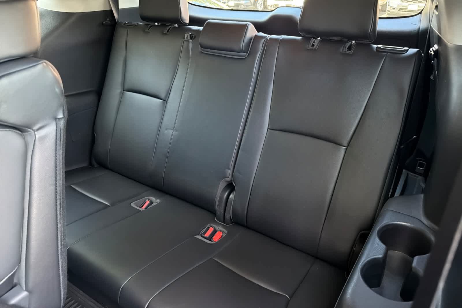 Used 2020 Toyota Highlander XLE AWD/4WD image 17