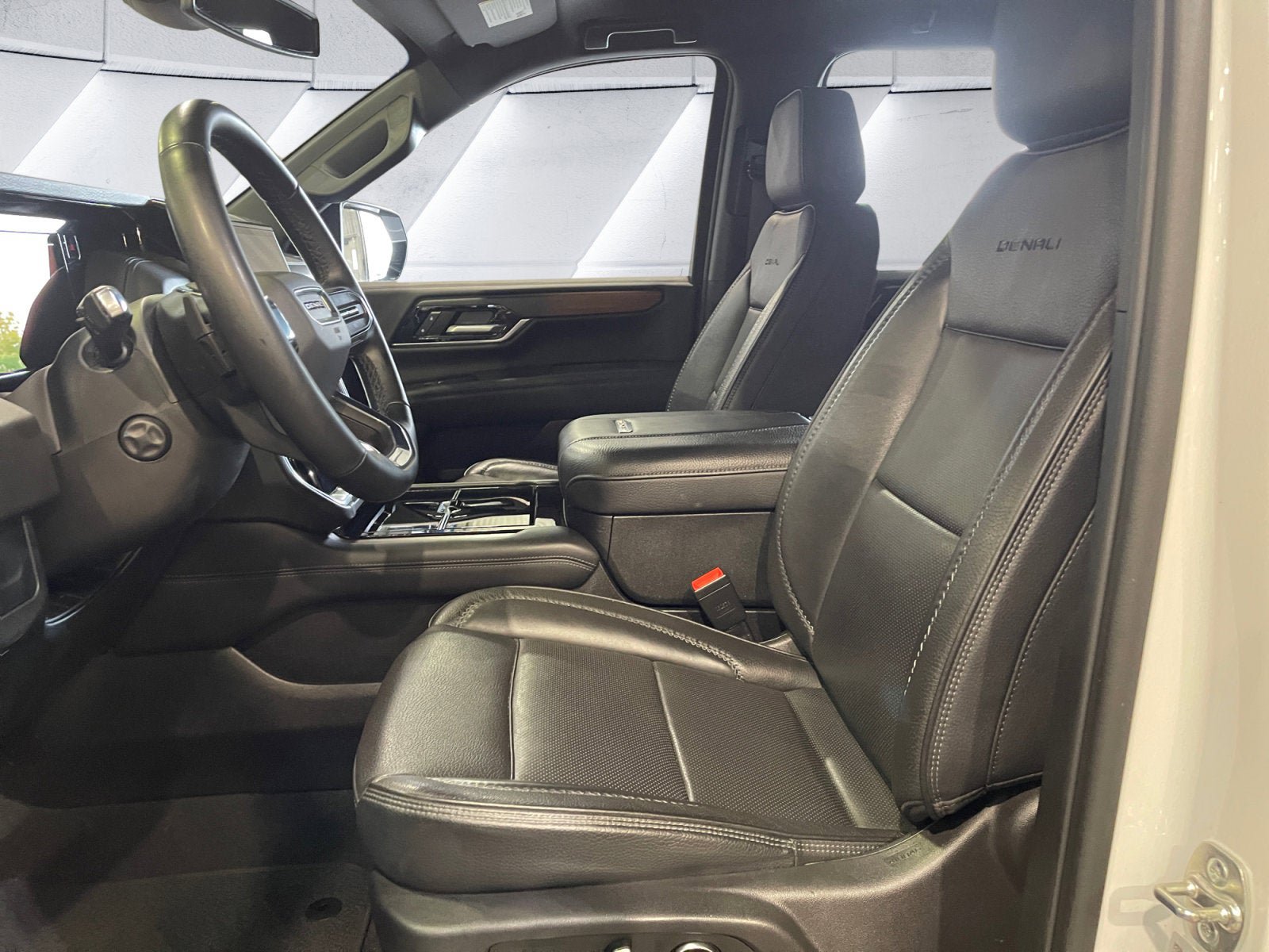Used 2025 GMC Yukon XL Denali AWD/4WD image 10