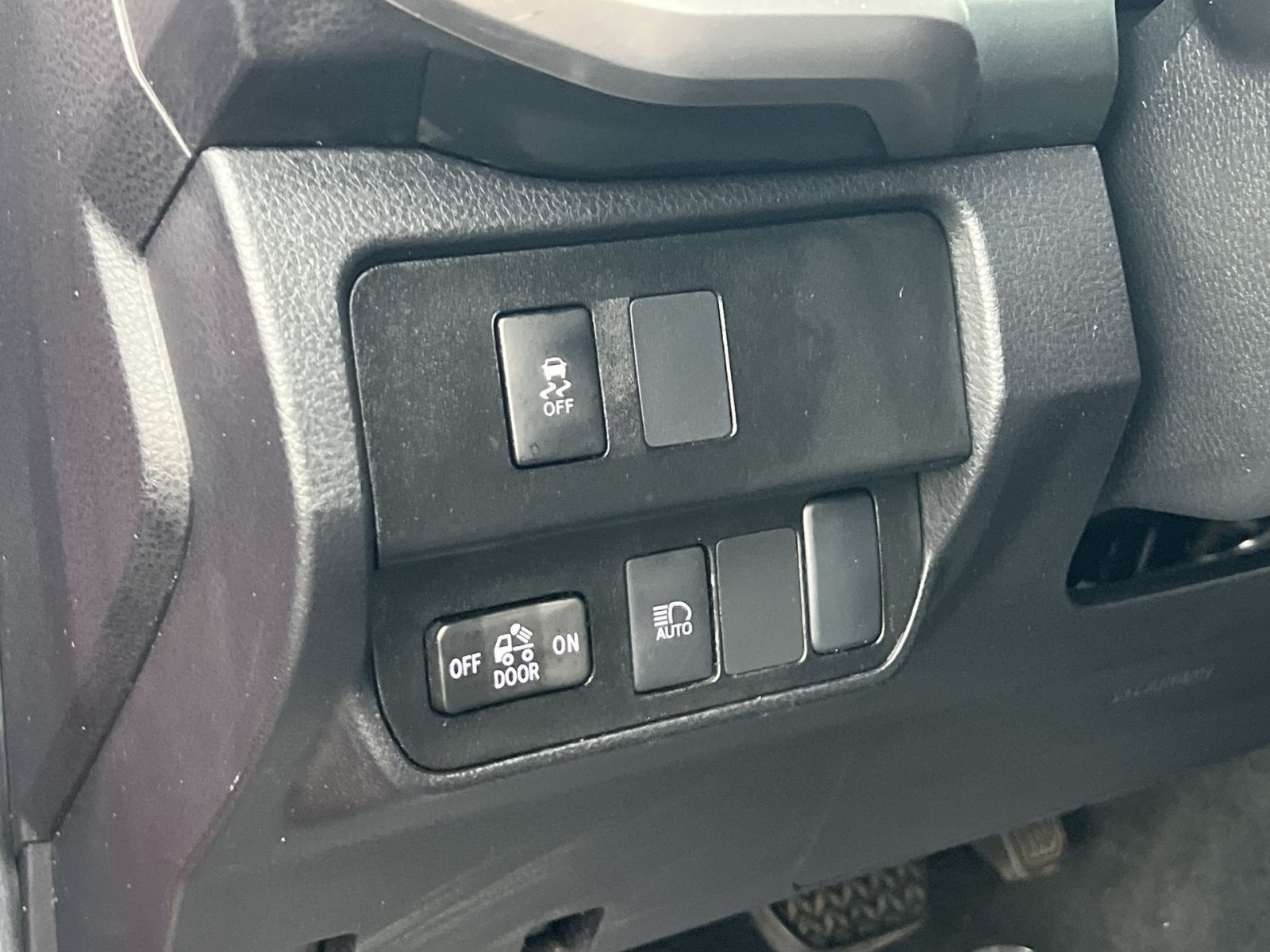 Used 2022 Toyota Tacoma SR5 AWD/4WD image 36