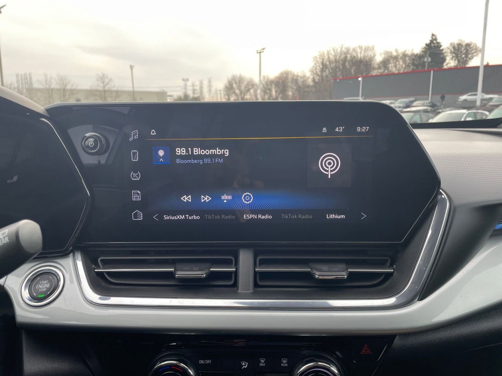 Used 2025 Chevrolet Trax LT image 21