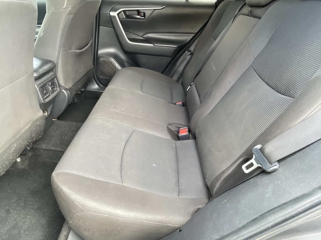 Used 2022 Toyota RAV4 LE FWD image 9